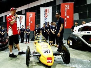 Kimi Raikkonen Terpana dengan Mobil Irit Buatan Mahasiswa