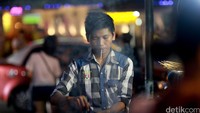 Salah satu penjual ayam bakar yang lumayan ramai dikunjungi.