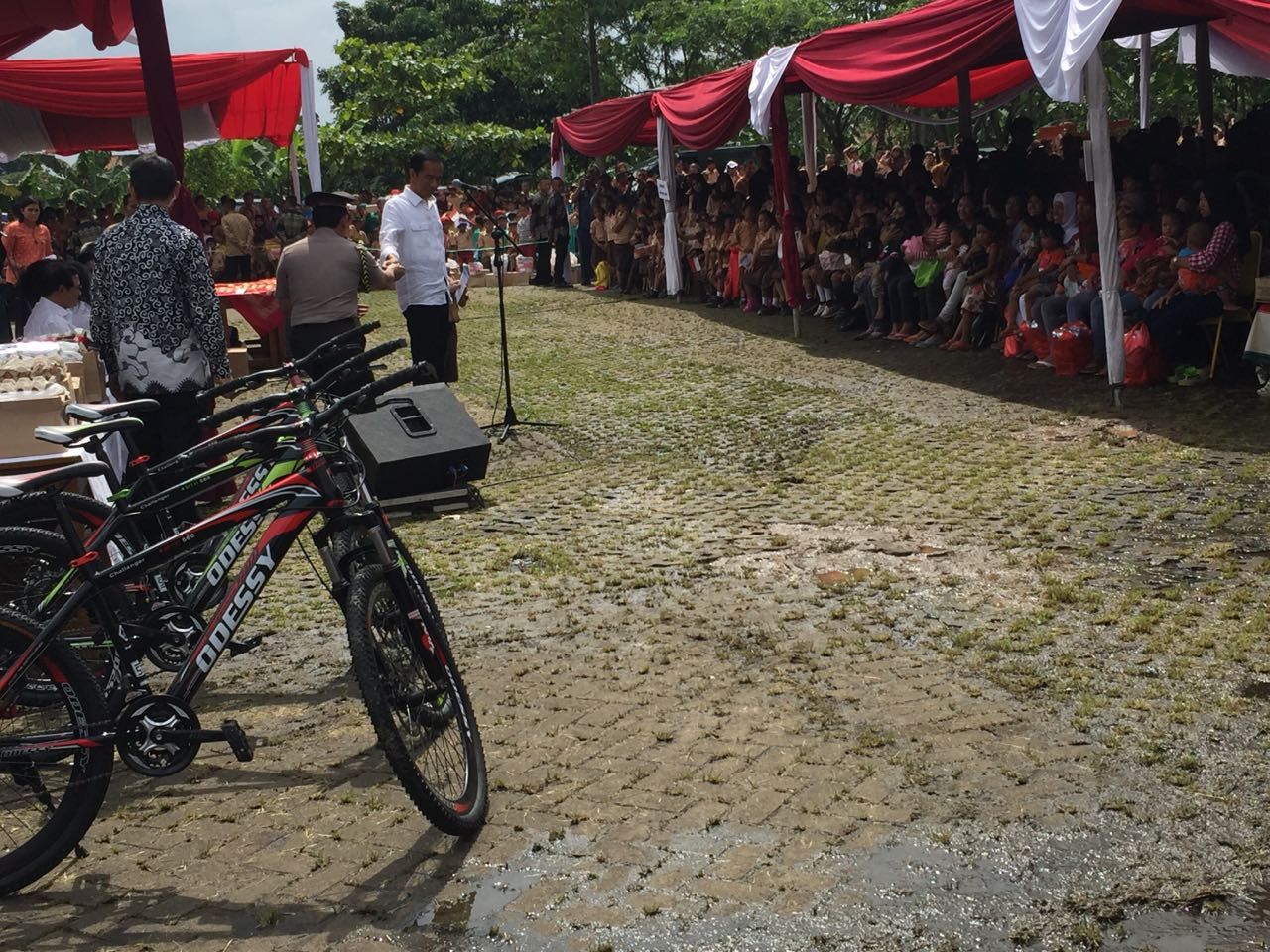 Hafal Pancasila Anak  SD di  Bandung  Ini Diberi Sepeda  oleh 
