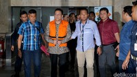 Irman Gusman ditetapkan sebagai tersangka dalam operasi tangkap tangan KPK.