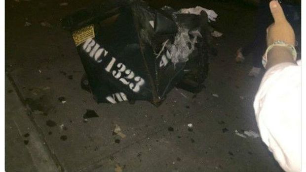 Sumber ledakan pertama diduga kuat berasal dari tempat sampah ini (Foto: Twitter NYPD via BBC)