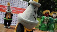 Maskot Pilgub DKI Jakarta ikut beraksi dalam acara di Lapangan Banteng ini.