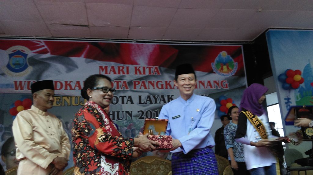 Menteri Yohana (kiri) (Foto: Nur Khafifah/detikcom)