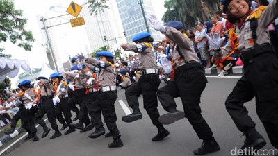 Aksi Menggemaskan Polisi Cilik di HUT Polantas