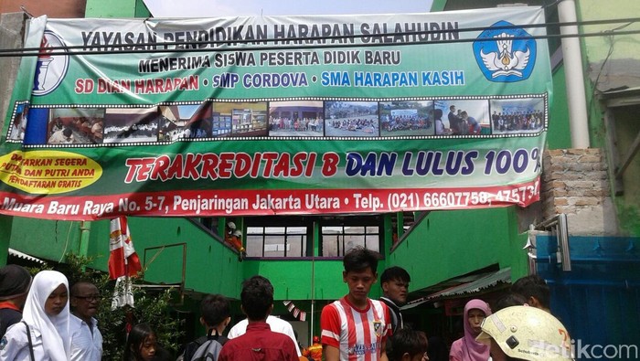 Kebakaran di SMA Harapan Kasih Penjaringan, 2 Petugas Terluka