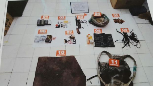 Barang bukti yang diamankan dari bom lontong hingga beras. (Foto: Dok. Polda Sulteng)