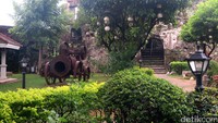 Untuk masuk ke benteng ini, pengunjung harus membayar 75 peso atau sekitar Rp 22.500 untuk dewasa.