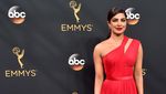 Parade Selebriti Cantik di Emmy Awards 2016