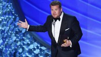James Corden membacakan nominasi untuk kategori Outstanding Lead Actor In A Comedy Series yang dimenangkan oleh Jeffrey Tambor. Kevin Winter/Getty Images/detikFoto.