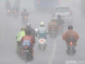 BMKG Prediksi Hujan Deras Disertai Petir Landa Jabodetabek Siang Ini