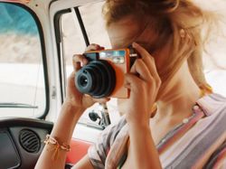 Leica Sofort, Kamera Instan yang Mirip Instax