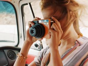 Leica Sofort, Kamera Instan yang Mirip Instax
