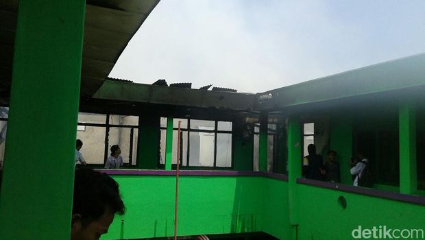 Kebakaran di SMA Harapan Kasih/ dok pemadam