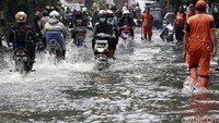 Jalan Percetakan Negara, Jakarta Pusat, terendam banjir.