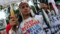 Nelayan demo menolak proyek reklamasi Teluk Jakarta.