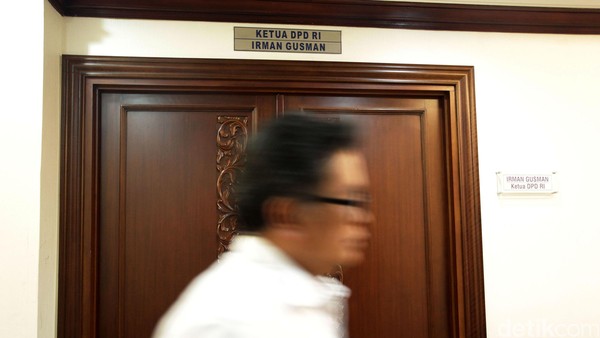 Ruang Kerja Irman Gusman Tertutup Rapat