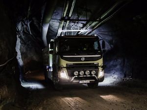 Truk Otonom Volvo Jalan Sendiri di Terowongan Tambang