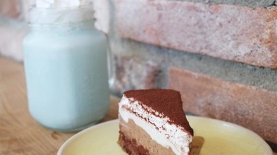 Triple Choco Cake dan Seasalt Latte Bisa Dicicip di Kafe yang Buka 24 Jam Ini