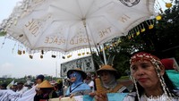 Aksi ini berlangsung tertib dan damai.