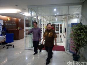 Tanya Info Tax Amnesty, Johnny Darmawan Datangi Kantor Pusat Pajak
