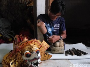 Mandiri ala Bilal, Difabel Pengrajin Topeng asal Banyuwangi