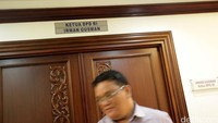 Semenjak ditangkap KPK, pintu ruang kerja Irman Gusman ini tertutup rapat.