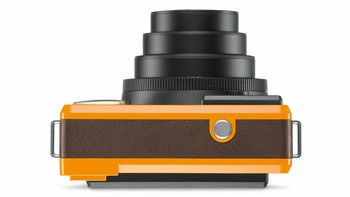 Dari segi spesifikasi dan bentuk, Sofort punya banyak kemiripan dengan Fuji Instax Mini 90. Foto: Dok. Leica