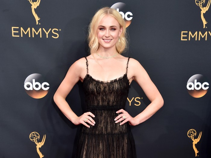 Situs Porno Juga Klaim Akan Rilis Foto Bugil Sophie Turner