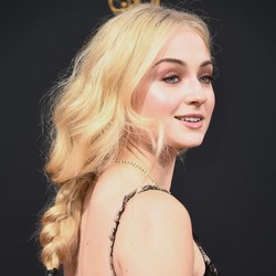 Sophie Turner soal Adegan Diperkosa Kontroversial di Game of Thrones