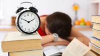Jadwal tidur yang tidak teratur juga menyebabkan mengapa Anda kadang mengalami kesulitan untuk memejamkan mata. Mulai sekarang, biasakan diri untuk mengatur jadwal tidur secara disiplin. (Foto: Thinkstock)
