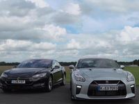 Drag Race Nissan GT-R Vs Tesla Model S