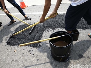 Harga Merosot, Karet di Musi Banyuasin Dijadikan Campuran Aspal