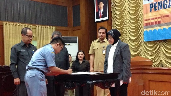 Risma Minta PNS di Surabaya Tidak Selingkuh dan Cerai