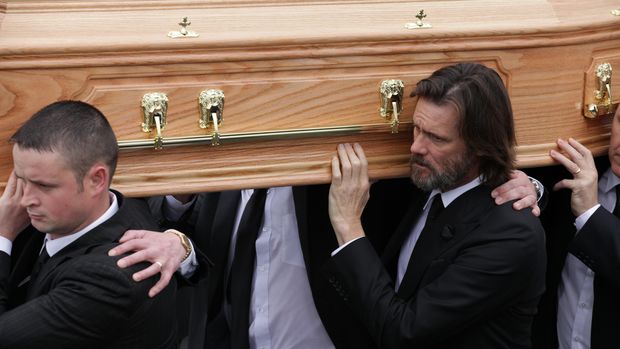 Jim Carrey di pemakaman Cathriona White. (Getty Image)