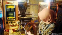 Pabrik jamu ilegal yang digerebek ini berlokasi di Desa Adisana Kecamatan Kebasen, Banyumas, Jawa Tengah.
