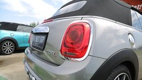 New MINI Cabrio adalah edisi terbaru kendaraan atap terbuka premium pertama dan masih satu-satunya di segmen kendaraan kompak.