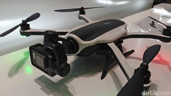 Keunggulan utama Karma adalah kemudahan penggunaannya, salah satunya desainnya yang membuatnya bisa dilipat saat akan disimpan atau dibawa dalam kotaknya. GoPro bahkan memberikan sebuah ransel kecil untuk membawa drone tersebut. Foto: detikINET/Yudhianto