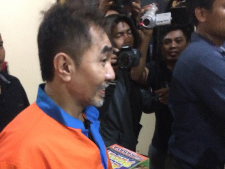 Gatot dan Istrinya Diperiksa 7 Jam di Polda NTB Terkait Kepemilikan Senpi Gatot dan Istrinya Diperiksa 7 Jam di Polda NTB Terkait Kepemilikan Senpi