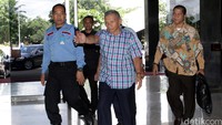 Amien datang sekitar pukul 13.15 WIB di komplek Parlemen, Senayan, Jakarta, Selasa (20/9/2016).