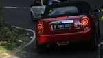 Asyiknya Mengendarai Mobil Beratap Terbuka di Bali