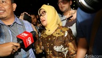 Anna diduga menerima mobil Pajero Sport bernopol E 104 ANA karena memberikan izin pendirian Rumah Sakit Reysa yang didirikan oleh Rohadi.