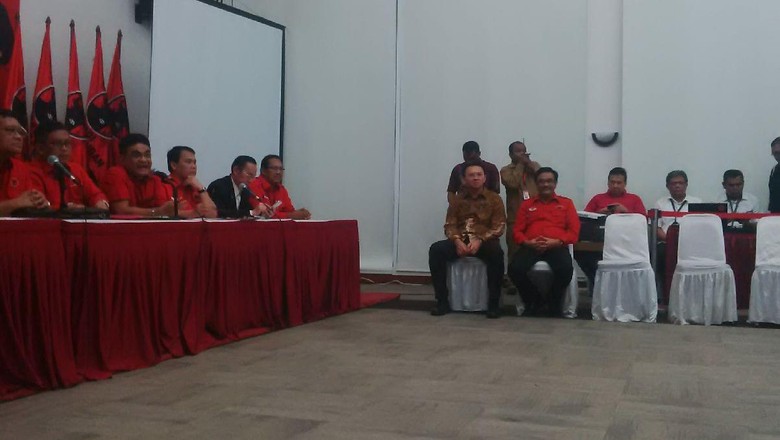 PDIP Resmi Usung Ahok-Djarot di Pilgub DKI PDIP Resmi Usung Ahok-Djarot di Pilgub DKI