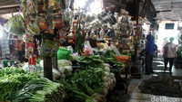 Deretan sayur dan bumbu dapur di Pasar Manggarai. Kemendag menjamin tidak ada gejolak harga pangan.