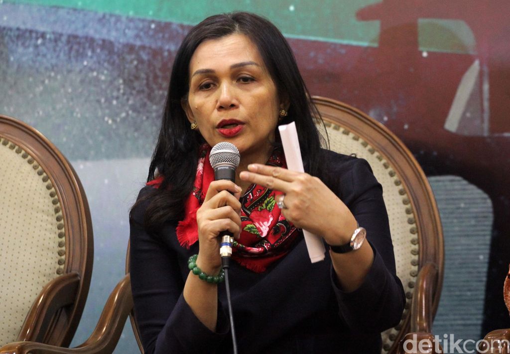 Liestyana Rizal Gusman membantah suaminya tertangkap tangan menerima suap (Lamhot Aritonang/detikFoto)
