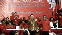 PDIP mengumumkan Basuki Tjahaja Purnama (Ahok) dan Djarot Saiful Hidayat sebagai cagub dan cawagub DKI di DPP PDIP di Jl Diponegoro, Jakarta Pusat, Selasa (20/9/2016).