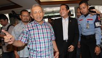 Mantan Ketua MPR tersebut mengaku belum mengetahui siapa calon yang akan diusung partainya, termasuk yang disebut Zulkifli Hasan sebagai kejutan. Dirinya penasaran siapa yang diusung untuk melawan calon petahana Basuki Tjahja Purnama (Ahok).