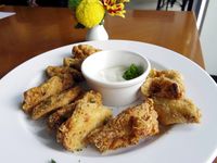 Yummy! Chicken Wings Berbumbu Gurih Pedas Bisa Ditemukan di 5 Tempat Ini