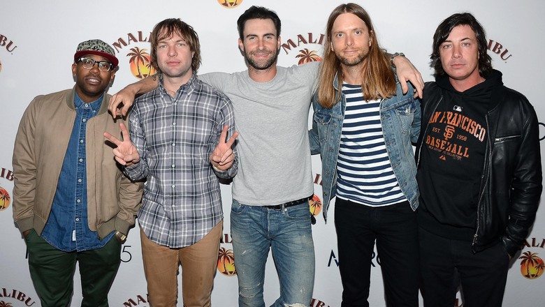 Adam Levine Gunakan Filter Snapchat Terbaru dalam Video Klip Maroon 5 Adam Levine Gunakan Filter Snapchat Terbaru dalam Video Klip Maroon 5