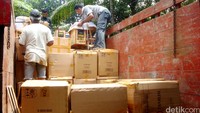 BPOM juga menyita ratusan dus jamu siap edar.