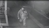 Dalam rekaman CCTV, terlihat Rahami sedang menarik duffel bag berbentuk silinder di dekat lokasi ledakan yakni West 23rd Street sekitar 40 menit sebelum terjadi ledakan. Courtesy New Jersey State Police/Handout via REUTERS.